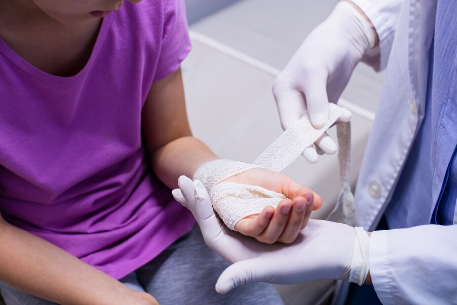 Expert Wound Care for Deep Cuts at Urgent Care